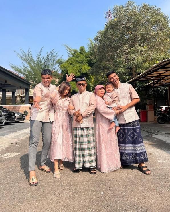 Momen Lebaran Keluarga Fuji (Instagram/@fuji_an)