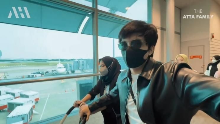 Potret Atta dan Aurel Lebaran di Singapura (YouTube AH)