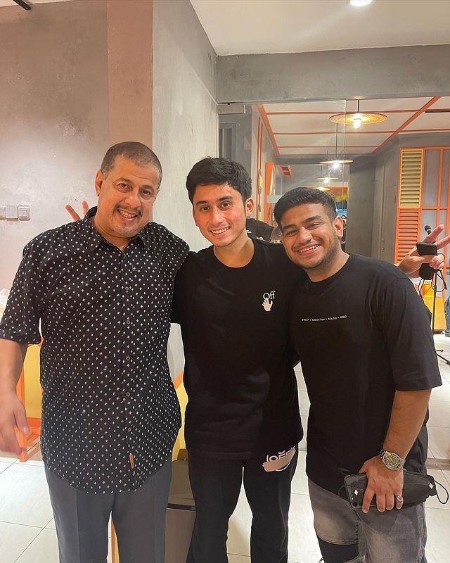 Artis dan Selebgram Ramaikan Grand Opening Warung Pak Muh (Instagram/fadiljaidi)