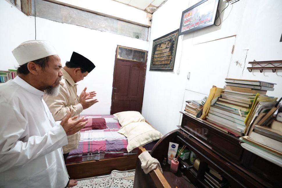 Ketua Umum Partai Gerindra Prabowo Subianto menyambangi Ponpes Al-Anwar Rembang, Jawa Tengah, Kamis (5/5/2022). [dokumentasi]