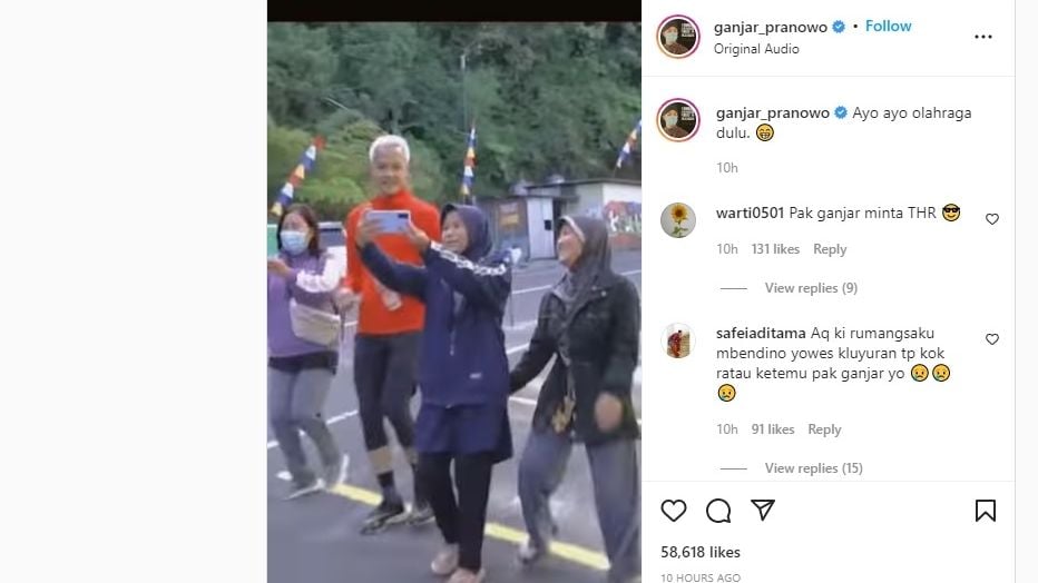 Ganjar Pranowo saat diajak berpose dengan emak-emak saat jogging di Tawangmangu. (Instagram/@ganjarpranowo)