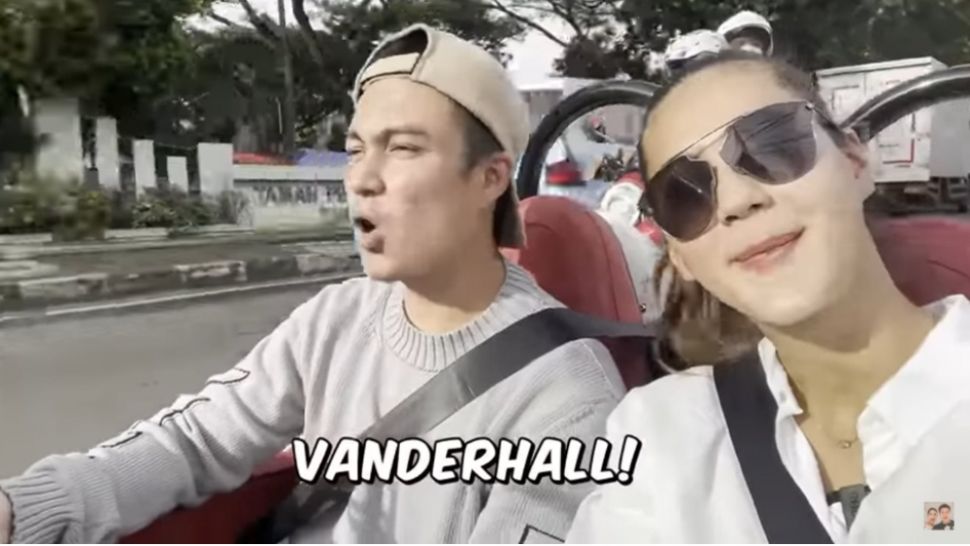 Potret Mobil Roket Paula Verhoeven Untuk Baim Wong  (YouTube/Baim Paula)