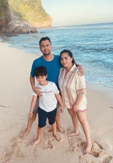 Raffi Ahmad, Nagita Slavina dan Rafathar Malik Ahmad. [Instagram/@raffinagita1717]