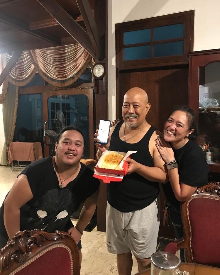 Momen Ultah Indro Warkop Ke-64 (Instagram/@indrowarkop_asli) 