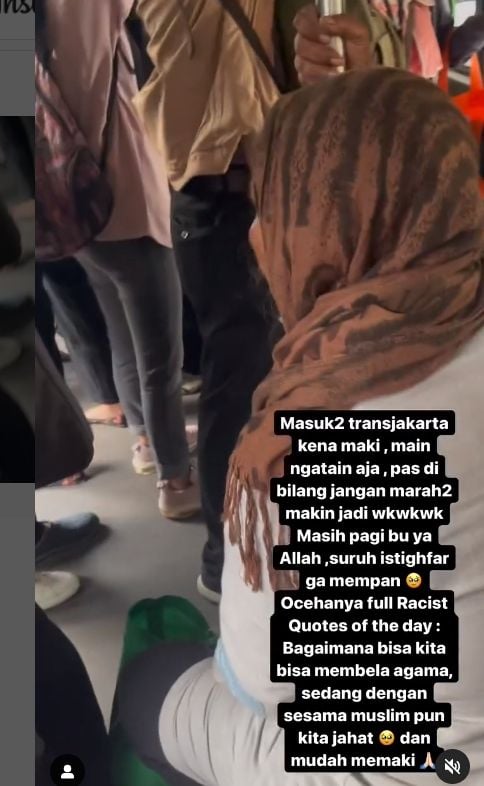 Seorang perempuan tua mendadak viral di media-media sosial, Senin (9/5/2022), karena terekam video melontarkan caci-maki dan rasis. [Instagram]