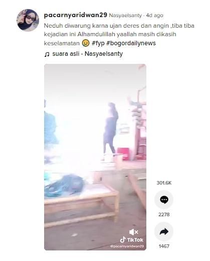 Penampakan petir di warung. (tiktok/pacarnyaridwan29)