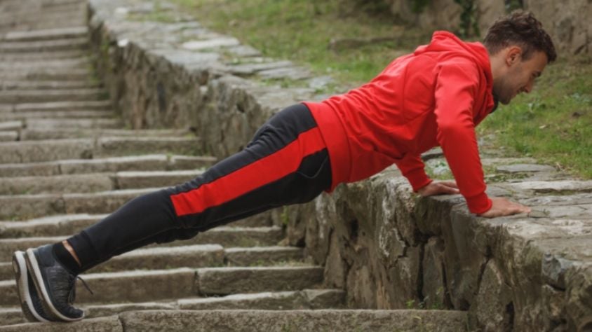 Ilustrasi orang sedang push up (stocksnap)