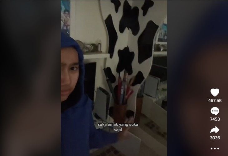 Punya Ibu Penggemar Sapi, Gadis Ini Pamer Seluruh Sudut Rumah Dicat dengan Motif Sapi. (Dok: TikTok/averevaver)