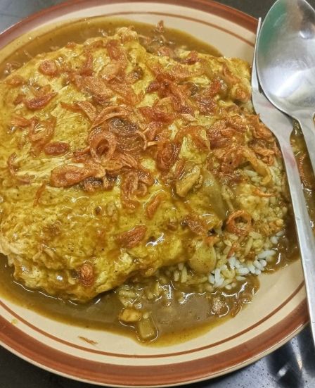 Nasi Telur Dadar Jumbo Kari Gulai. (Instagram/@warpopski)