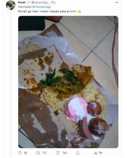 Nasi Padang pakai es krim (Twitter @ususcrispy_)