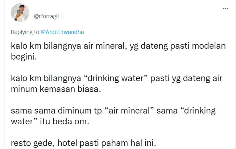 Arditya Taqwa Erwandha atau lebih dikenal sebagai Ardit Erwandha, pelawak tunggal, membagikan pengalaman lucunya saat makan di restoran. [Twitter]