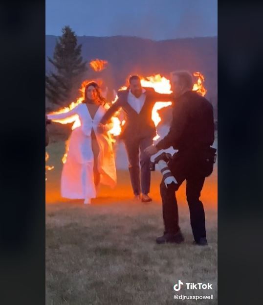 Viral Pasangan Pengantin Lakukan Aksi Terbakar Api saat Menikah (tiktok.com/djrusspowell)