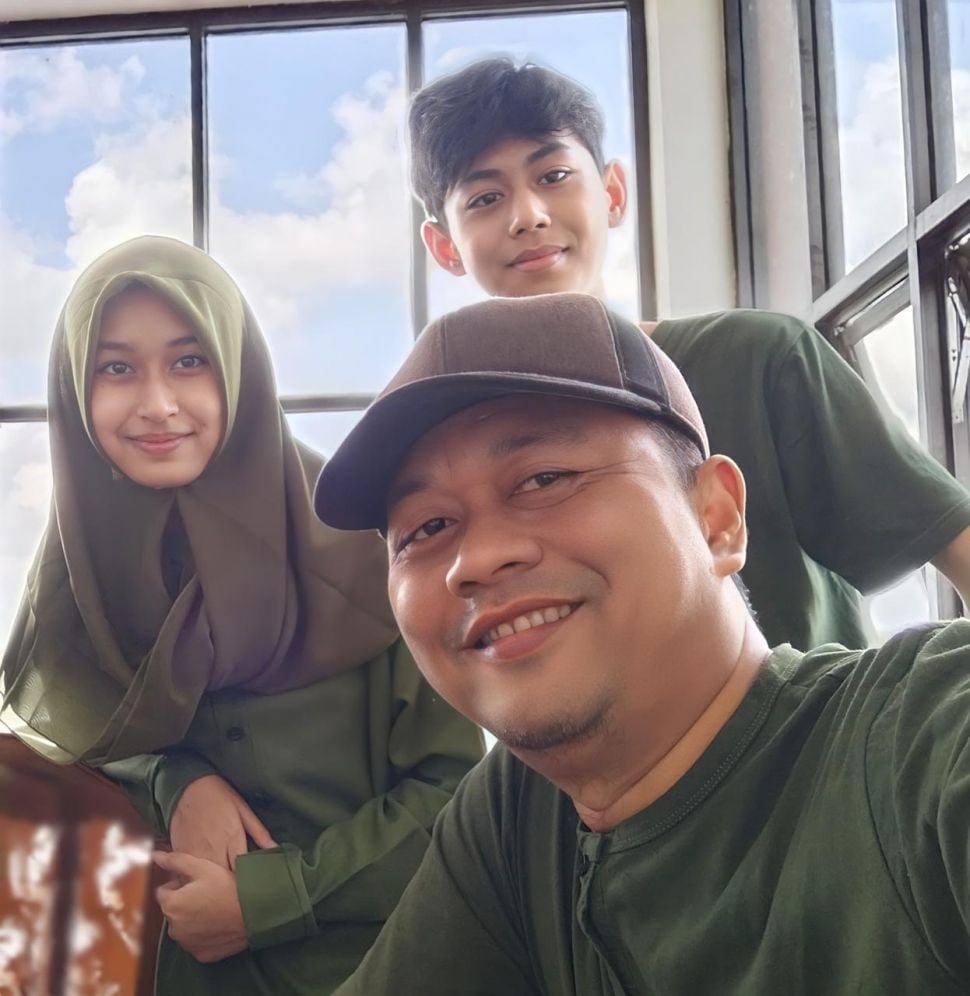 Agung Malik Happy bersama dua anaknya, Rama dan Syahlya. [Instagram]