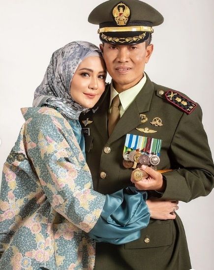 Potret kemesraan Juliana Moechtar dan Nur Wahyudi [Instagram/@julianamoechtar]