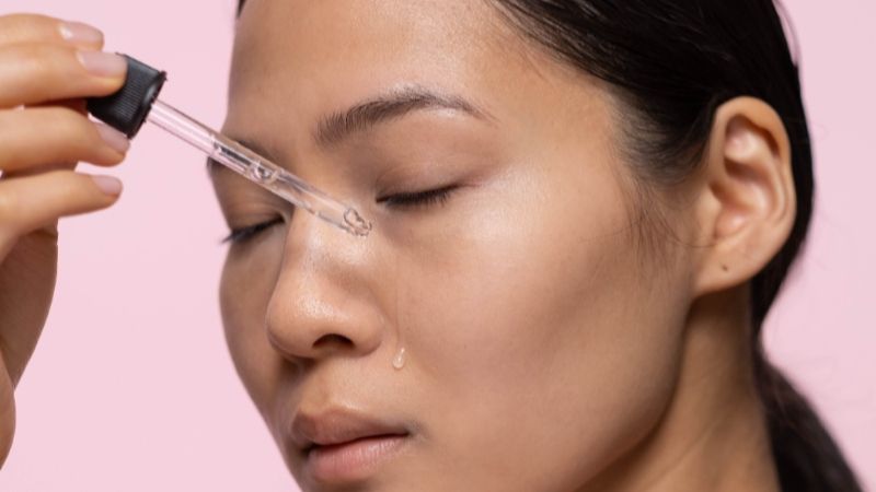 Ilustrasi produk Hyaluronic Acid. (pexels.com/@ron-lach)