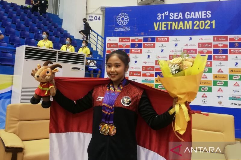 Pesenam Rifda Irfanaluthfi, peraih tiga medali senam artistik SEA Games 2021. (ANTARA/Zuhdiar Laeis)