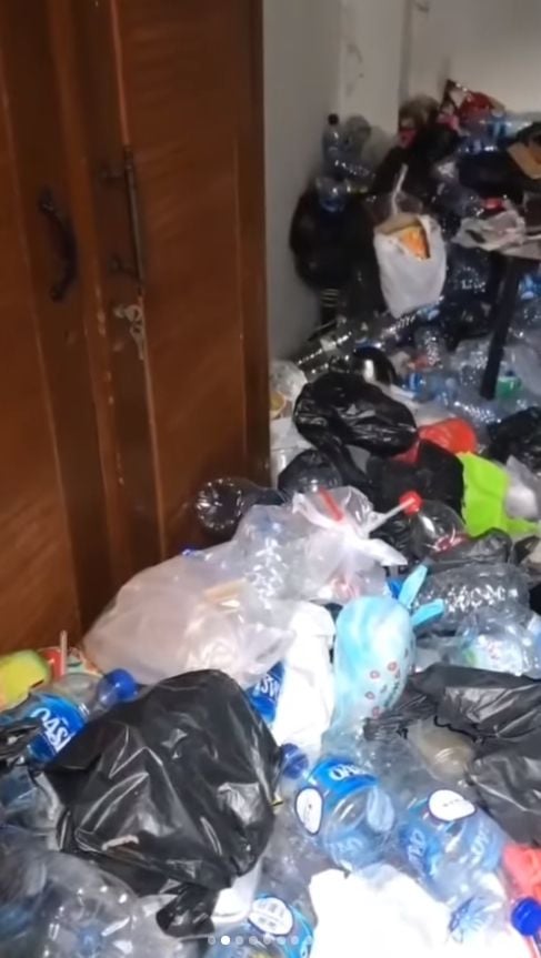 Seorang warganet mengunggah video kondisi kamar kos di sebelahnya yang berisi sampah. [Instagram]