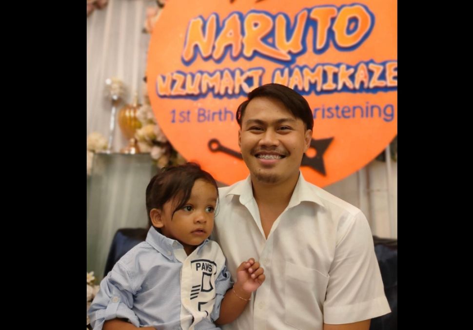 Jamesey Maribojo, warga Kota Davao, Pulau Mindanao, Filipina selatan, ini menamai anaknya Naruto Uzumaki Namikaze. [Facebook]