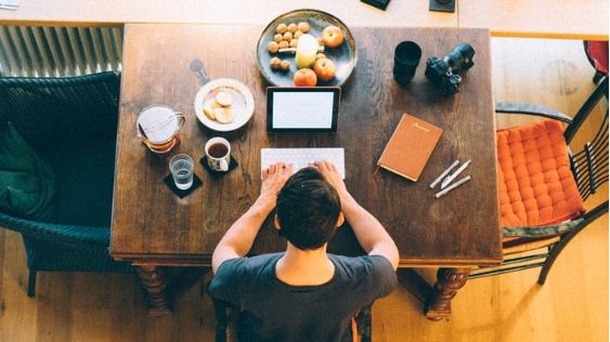 Ilustrasi work life balance (Unsplash.com/@chrisspiegl)