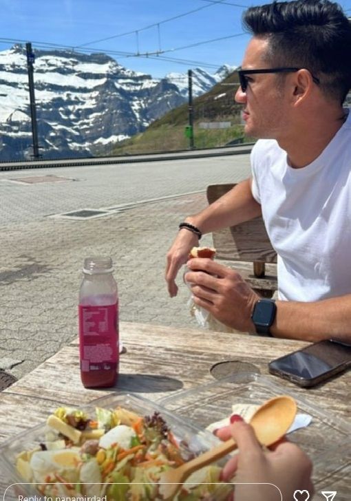 Nana Mirdad ditemani Andrew White saat makan di pinggir jalan di Swiss. [Instagram]