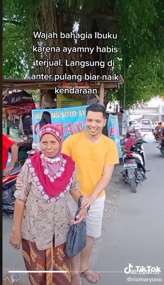 Seorang pilot pesawat komersial bernama Rio Maryono mendadak viral di media-media sosial, setelah sikapnya terhadap sang ibu dipuji banyak warganet. [TikTok]