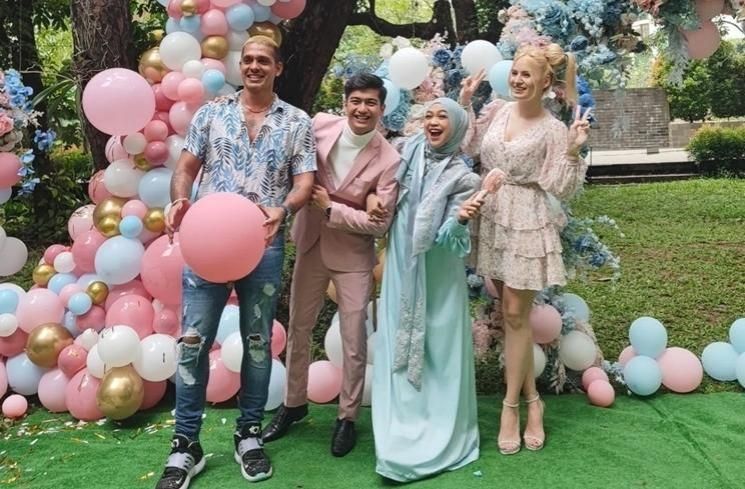 Gaya Artis di Gender Reveal Anak Ria Ricis (instagram/@nastasyashine)