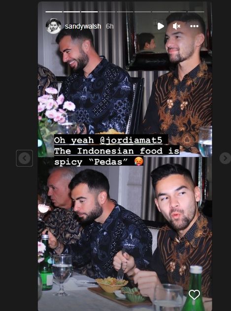 Sandy Walsh dan Jordi Amat kepedasan cicipi makanan Indonesia. (Instagram/sandywalsh)