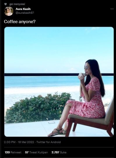 Aura Kasih Pamer Potret Ngopi di Pinggir Pantai, Warganet Kepo: Siapa yang Fotoin Ya? (Twitter/@aurakasih87)