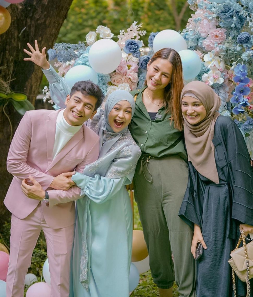 Gaya Artis di Gender Reveal Anak Ria Ricis (instagram/@shireensungkar)