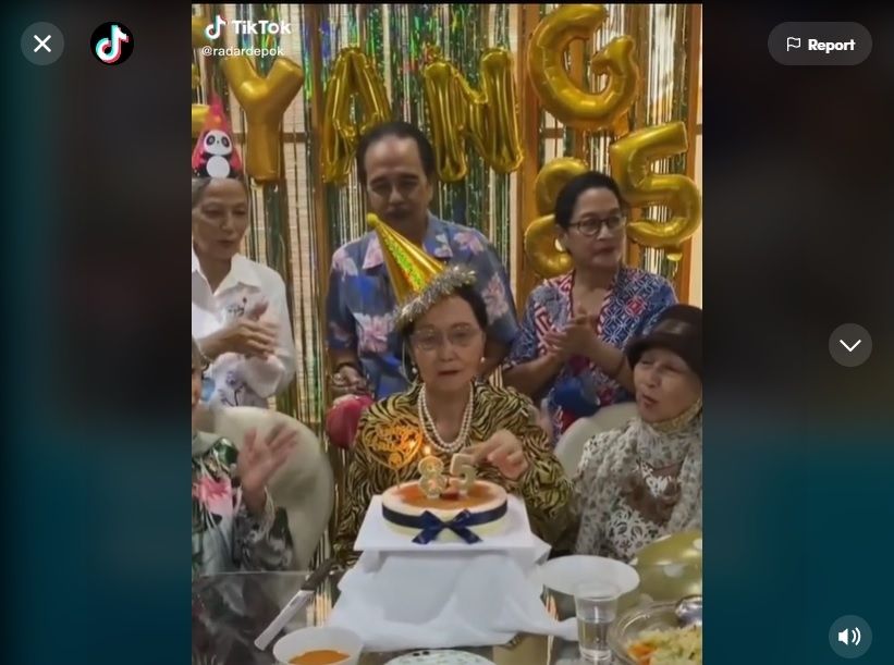 Nenek 85 Tahun Matikan Lilin Kue Ulang Tahun dengan Jari. (TikTok)