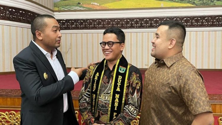 Wagub Sumbar daulat Arief Muhammad jadi Duta Nasi Padang. [Dok.Covesia.com]