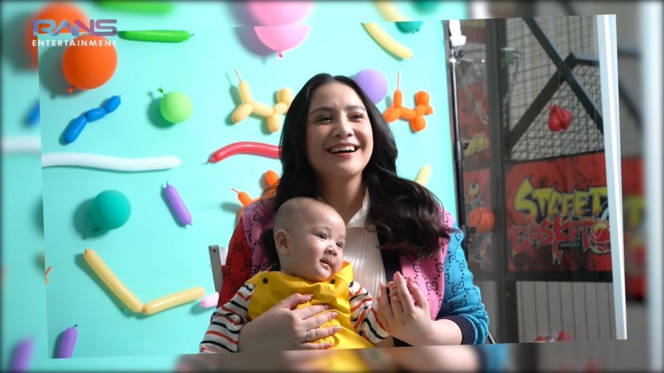 Momen pemotretan Bayi Sultan (YouTube/Rans Entertainment)