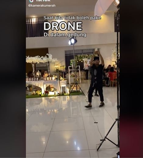 Viral Tips Merekam Video Pernikahan Tanpa Drone, Hasilnya Bikin Geregetan (tiktok.com/kamerakumerah)