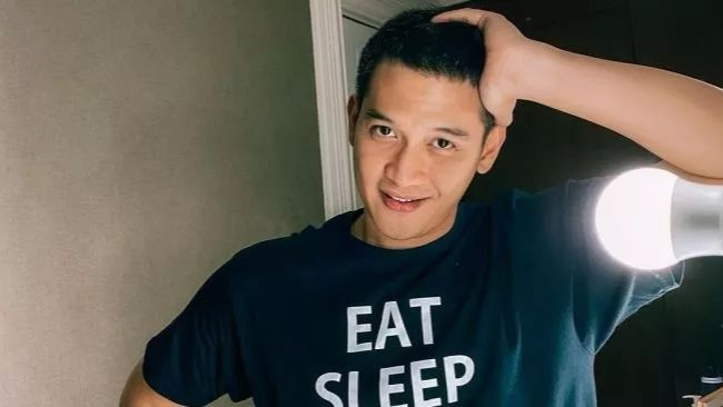 Rezky Aditya yang kini resmi menyandang status ayah biologis anak Wenny Ariani [Instagram]