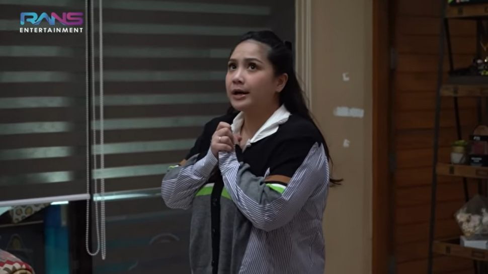 Momen Nagita Slavina iseng bayarin karyawan naik pesawat (YouTube/Rans Entertainment)