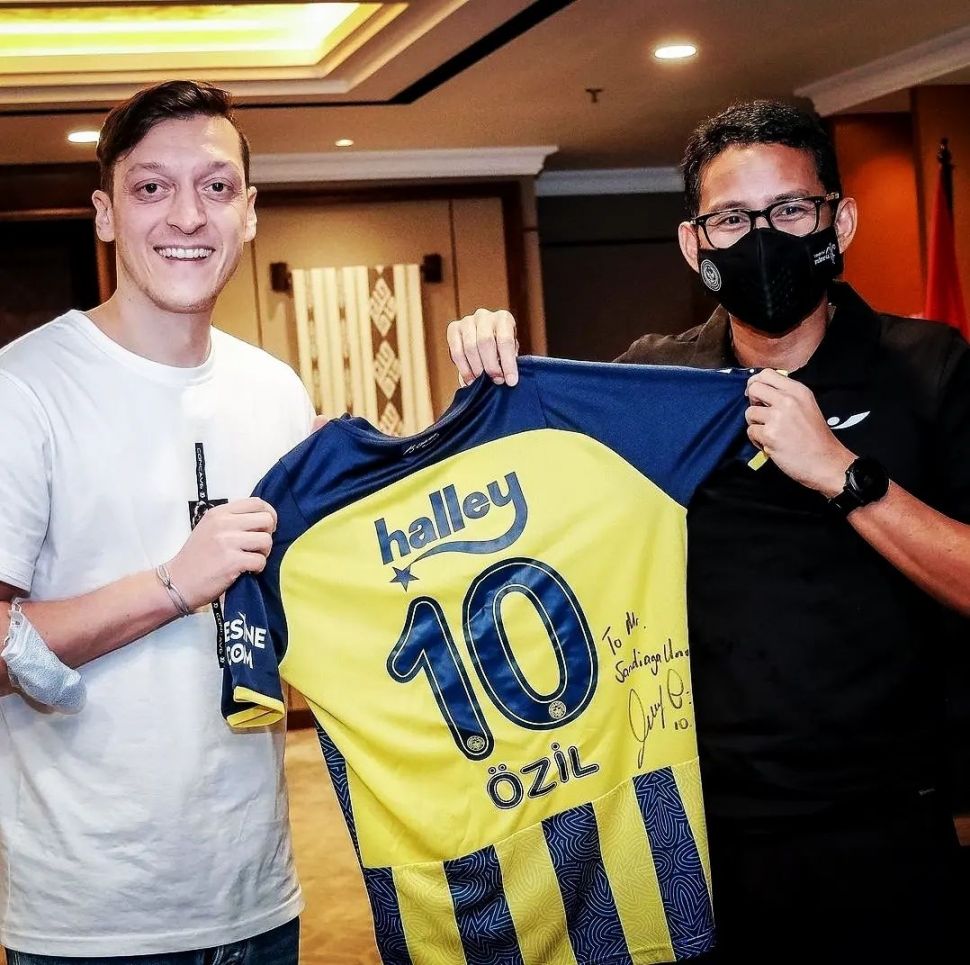 Momen Kunjungan Mesut Ozil di Indonesia (instagram/@sandiuno)