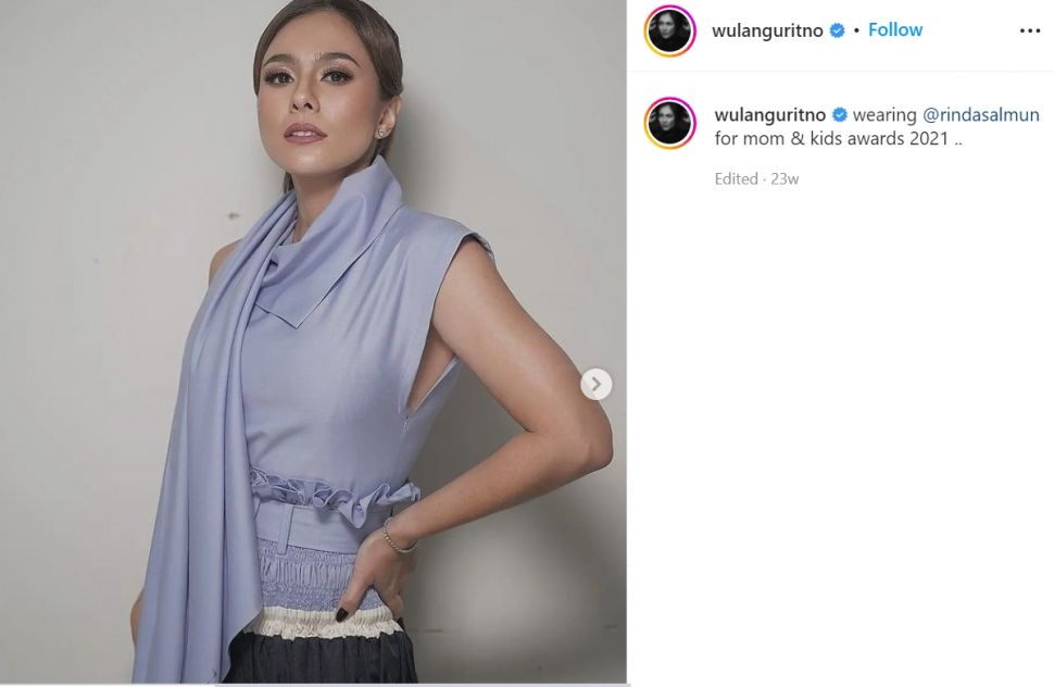 Aktris Wulan Guritno tetap tampak seksi walaupun hanya mengenakan pakaian yang tertutup (Instagram/wulanguritno)