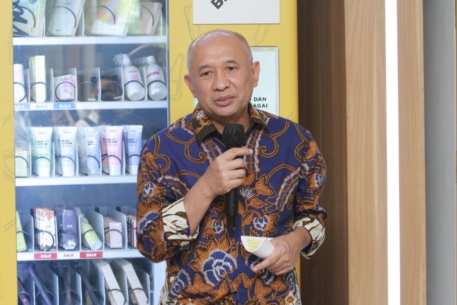 Menkop UKM, Teten Masduki saat menghadiri Peluncuran Vending Machine UMKM Kolaborasi Blibli dan JumpStart di Grand Indonesia, Jakarta Pusat pada Senin, (30/5/2022). (Dok: Blibli)