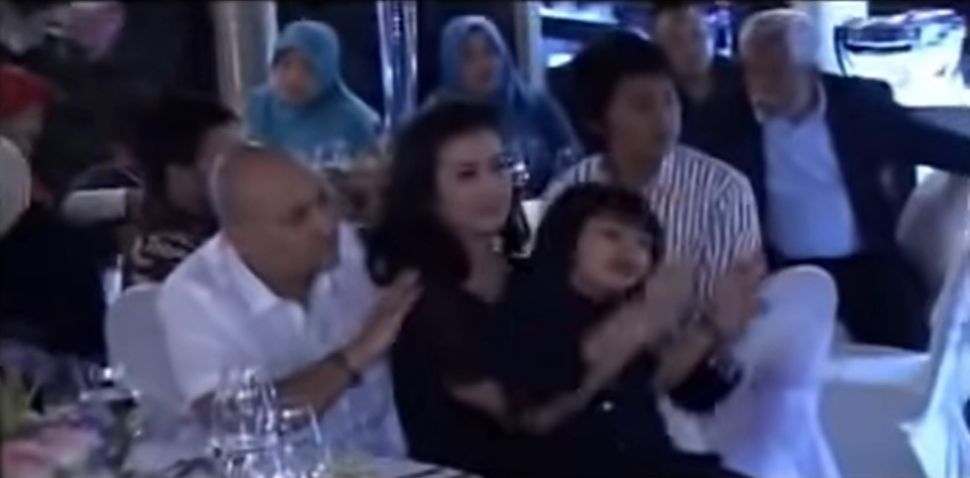 Potret Masa Lalu Desy Ratnasari dan Irwan Mussry. (YouTube dan berbagai sumber)