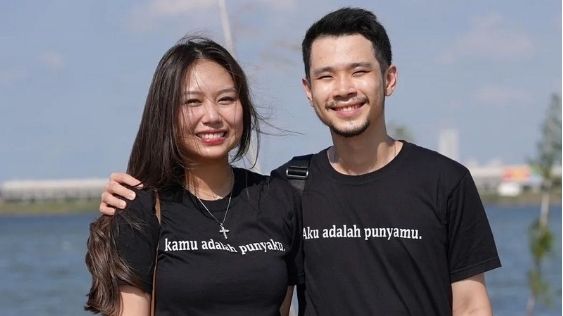 Jess No Limit dan Sisca Kohl pakai baju couple. (Instagram/jessnolimit)