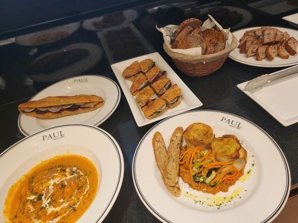 Paul Le Cafe di Oakwood Mega Kuningan, Jakarta. (Dok. Suara.com/Dinda)