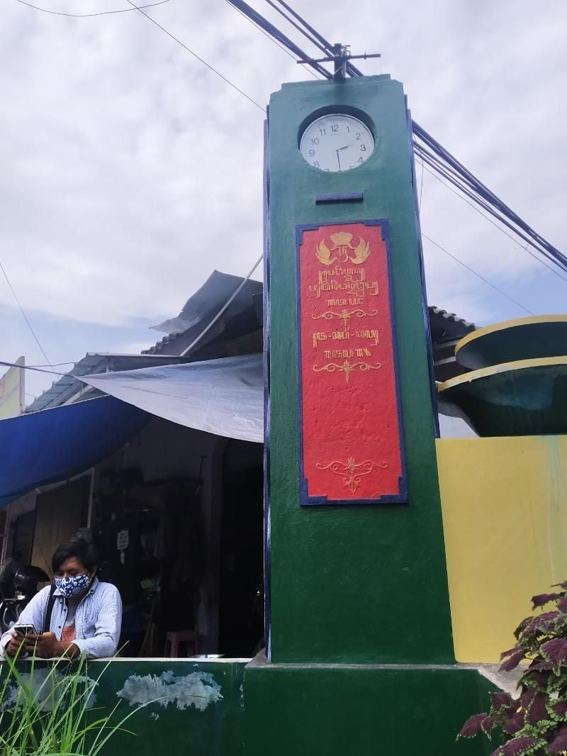 Tugu Ngejaman di Simpang Empat Pasar Godean (kontributor/uli febriarni)