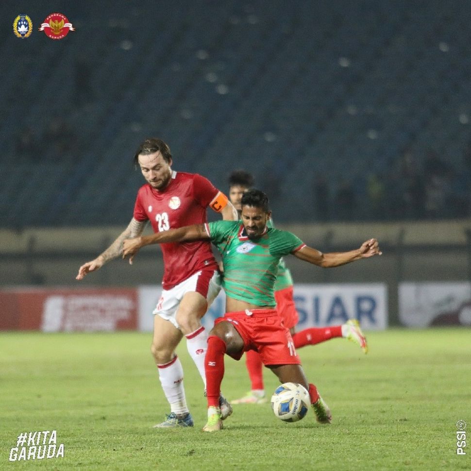 Pemain timnas Indonesia, Marc Klok ketika menghadapi Bangladesh dalam laga uji coba FIFA Matchday di Stadion Si Jalak Harupat, Bandung, Rabu (1/6/2022) malam WIB. [PSSI]