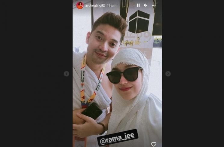 Potret Ayu Ting Ting Umrah (Instagram/ayutingting92)