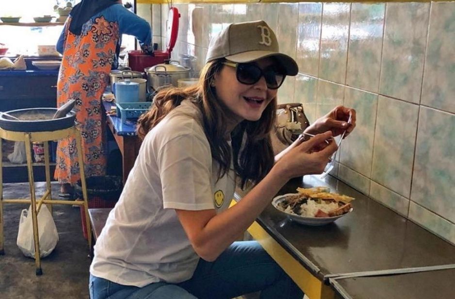 Gaya Artis Makan di Warteg (instagram/@tamarableszynskiofficial)