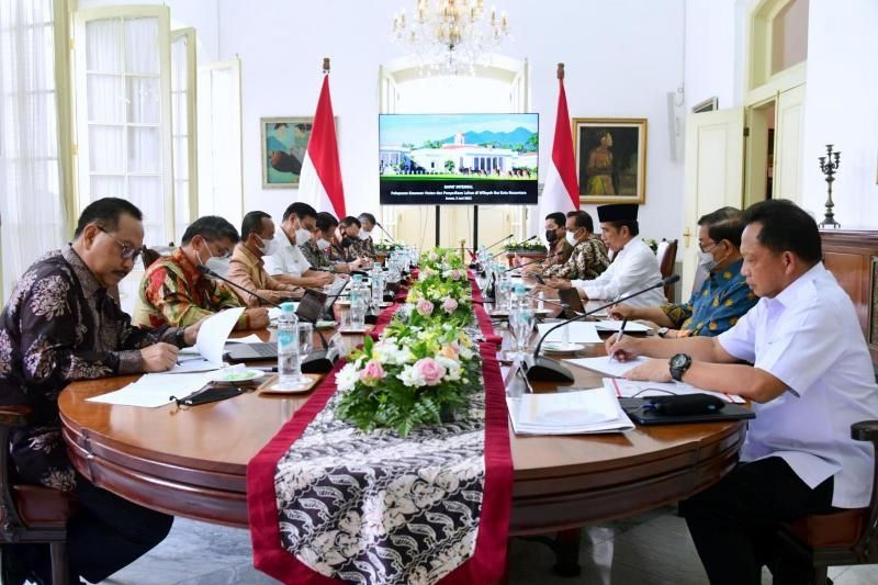 Presiden Jokowi saat memimpin rapat terbatas dengan pembahasan IKN Nusantara di Istana Kepresidenan Bogor, Jumat (3/6/2022). [Muchlis Jr - Biro Pers Sekretariat Presiden]