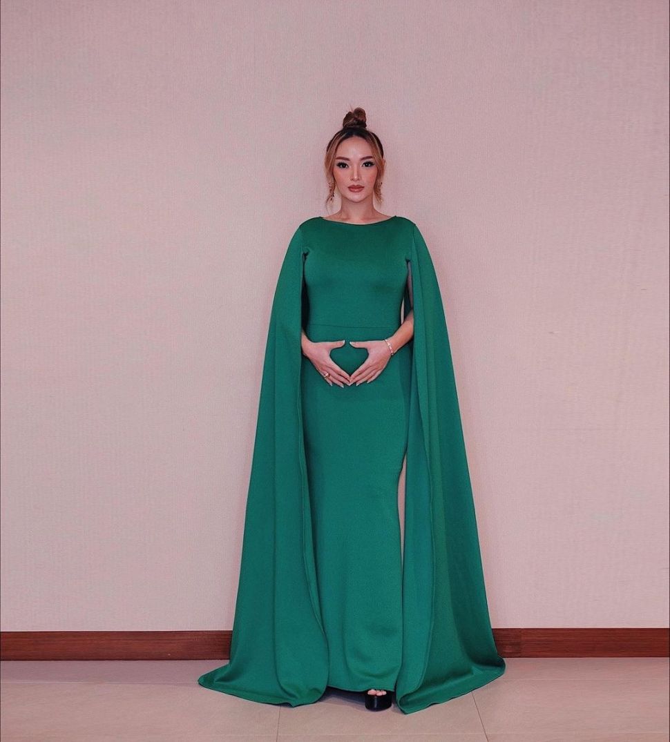 Potret Zaskia Gotik Pakai Baju Press Body (Instagram/@zaskia_gotix)