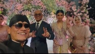 Gus Miftah di Pernikahan Deddy Corbuzier dan Sabrina Chairunnisa. [Instagram]