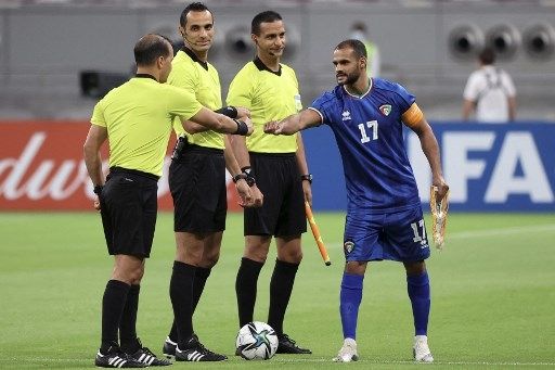 Bader Al-Mutawa, kapten Timnas Kuwait yang juga anggota militer berpangkat kolonel. [AFP]