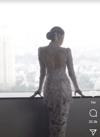 Potret Sabrina Chairunnisa Menikah Dengan Deddy Corbuzier: Kenakan Kebaya Lilac Punggung Terbuka Berbentuk Hati. (Dok: Instagram/sabrinachairunnisa_)